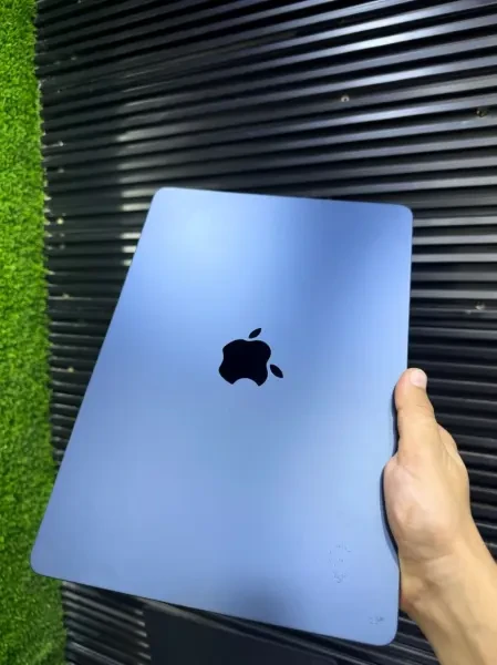 MacBook Air m4 14 - 1