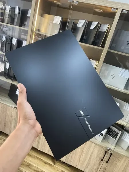 Asus Vivobook 16 AMD Ryzen 7 170 - 1