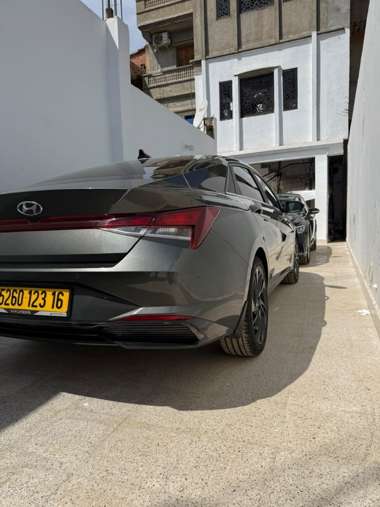 elantra  - 10