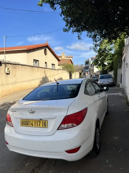 Hyundai Accent RB 4 portes 2017 A - 4