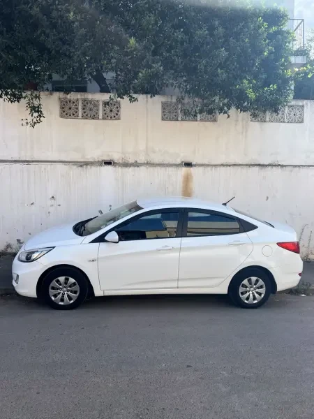 Hyundai Accent RB 4 portes 2017 A - 1