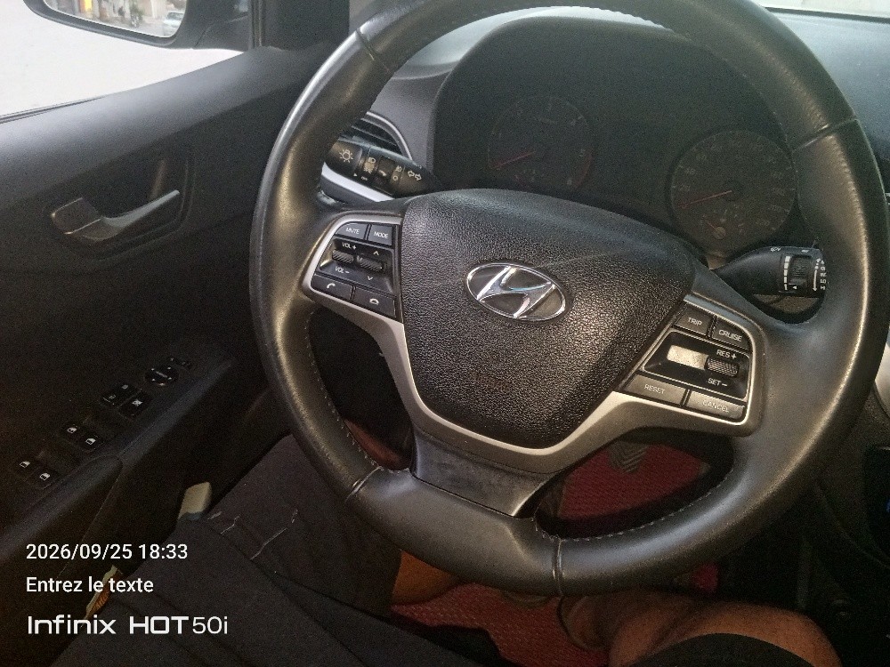 Hyundai accent  - 1