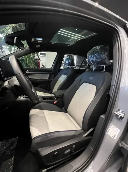 Volkswagen Golf 8 2025 R-Line - 3