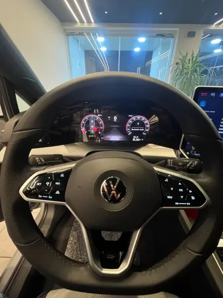 Volkswagen Golf 8 2025 R-Line - 2