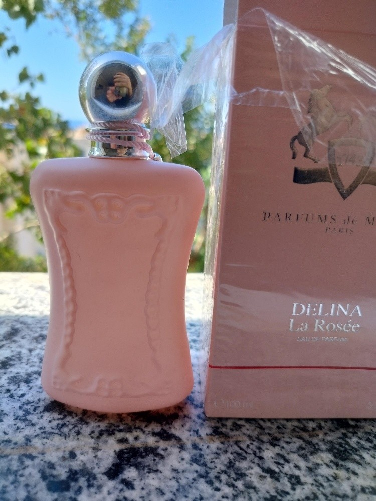 عطر نسائي - 1