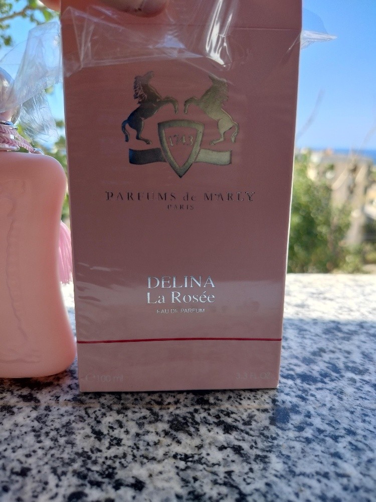 عطر نسائي - 2