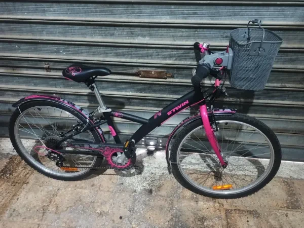 Vélo 24 Pouces Btwin état neuf po - 1
