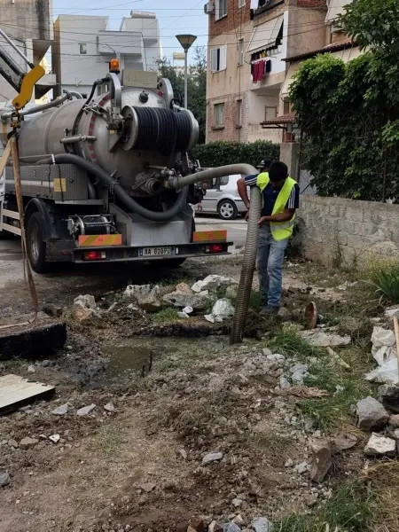 Camion vidange debouchage canalis - 1
