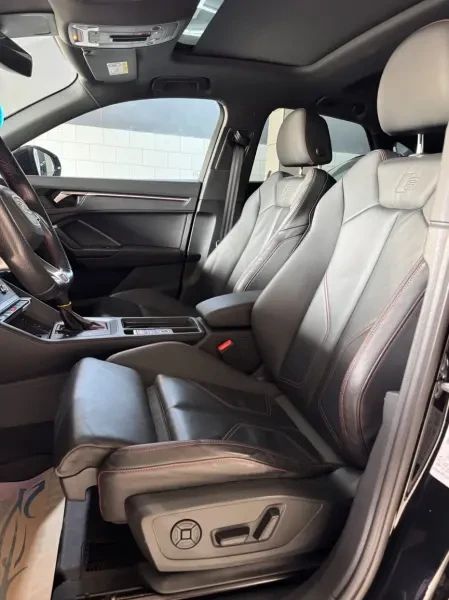 Audi Q3 2024 S line - 2