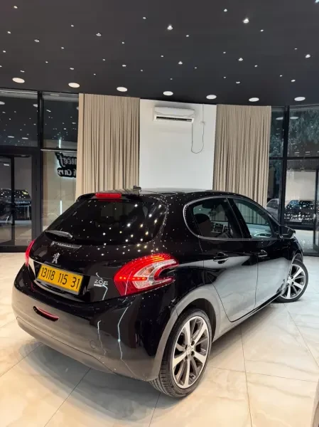 Peugeot 208 2015 GT Line - 4