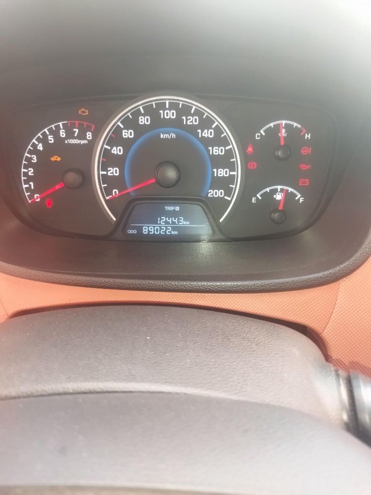 هيونداي اي 10 - 9
