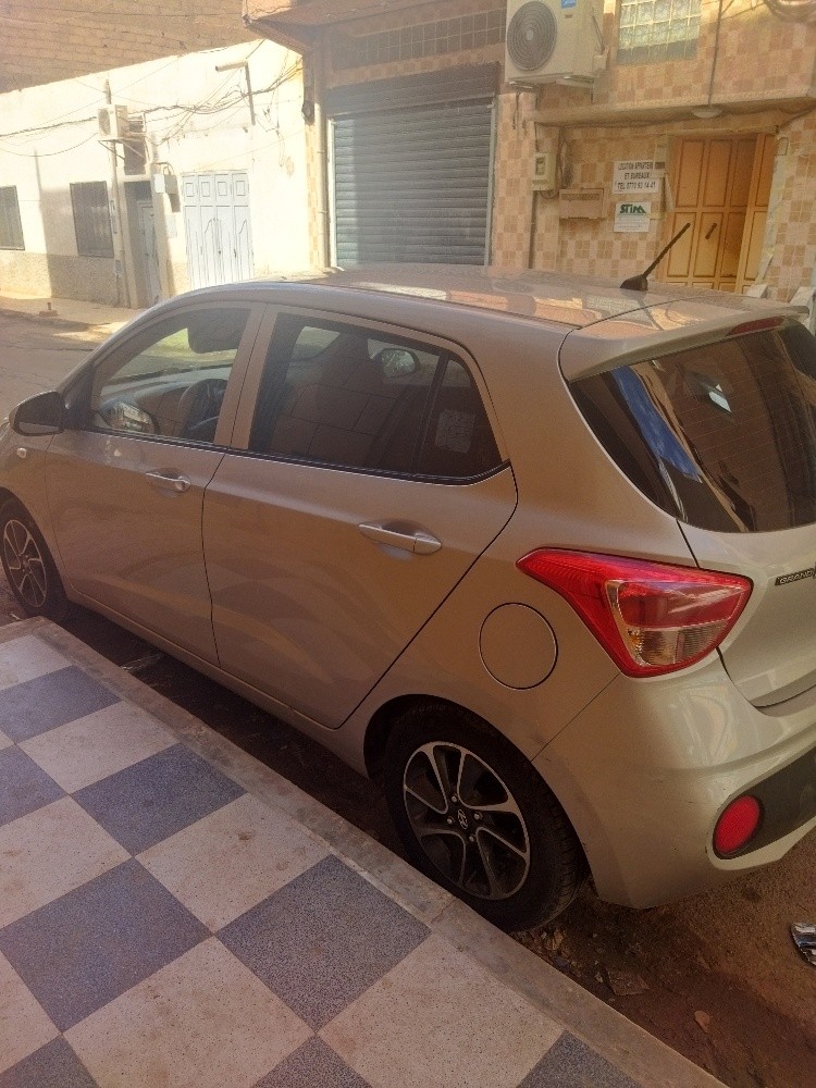 هيونداي اي 10 - 5
