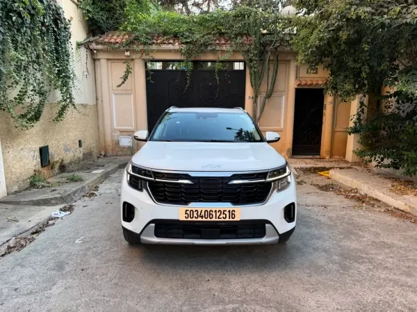 Kia Seltos 2025 Luxury - 3