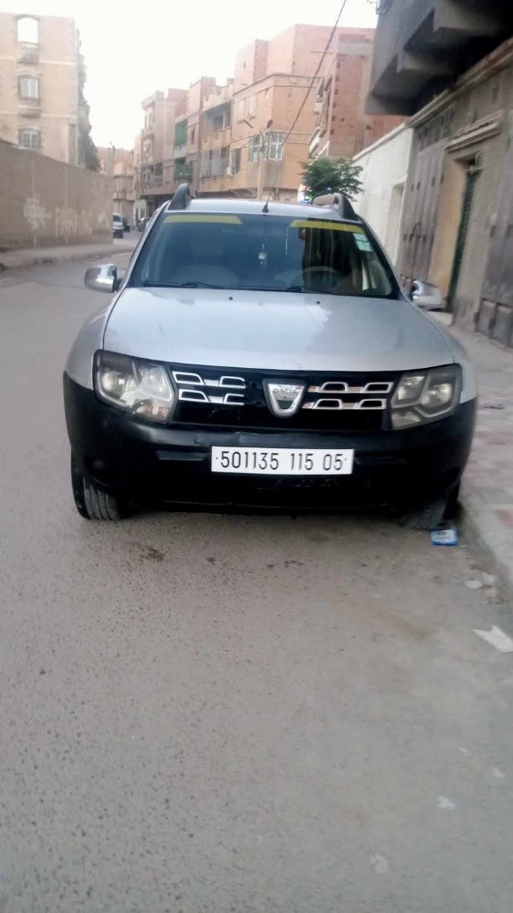 داسيا دوستر بها محرك محطوط نظيفة - 1