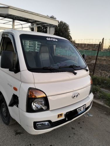 هيونداي اش 100