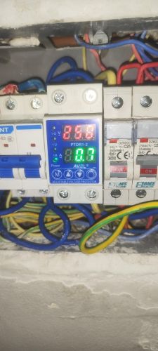 Un électricien professionnel 