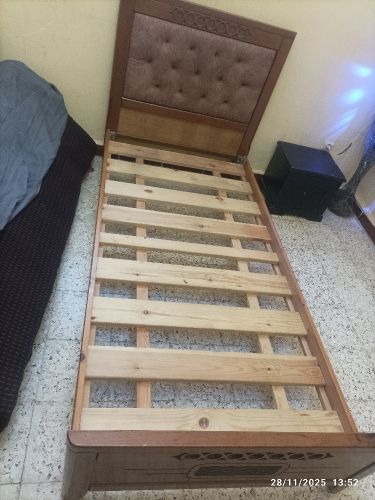 سرير خشب