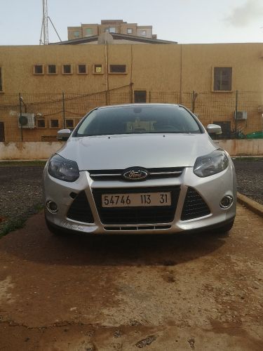 Voiture ford en vent 