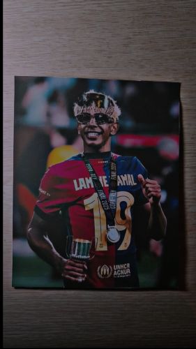 صورة ملصقة للاعب لامين يامال
