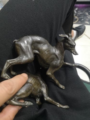 Chien de chasse en bronz