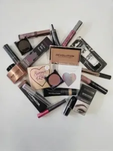 Révolution make up