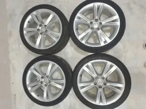 Pneus 215/40R17