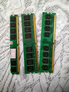 Vendre 3 RAM. DDR. 2. = 1GO