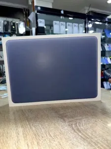 MacBook NEO silver bleu