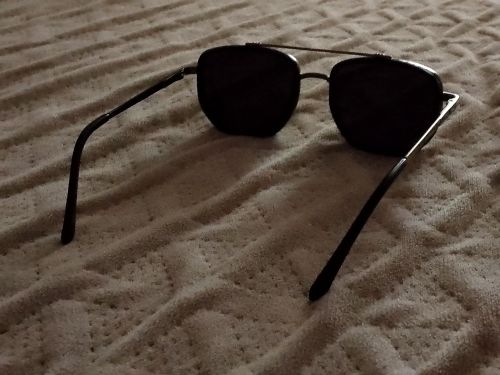 lunettes de soleil presque neuf