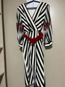 Robe Zèbre Avec Ceinture Rouge