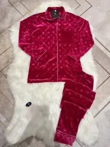 Des pijamas pour femmes, Haute