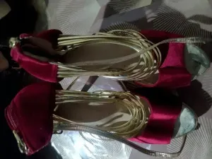 sandales couleur Bordeaux ET
