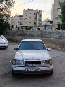 مرسيدس إي 300 موديل 1989