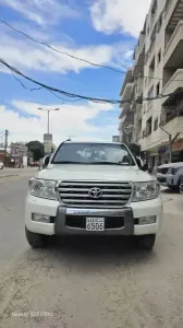 تويوتا لاندكروزر موديل 2011