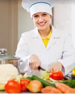 طباخة متخصصة في الأطباق التقليدي