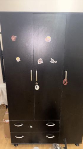 garde robe 3 portes 2 tiroirs avec clés 