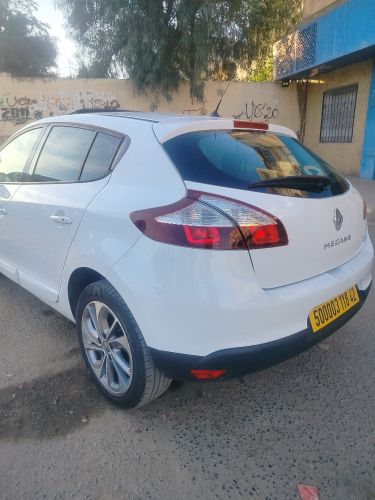 سيارة ميغان للبيع 