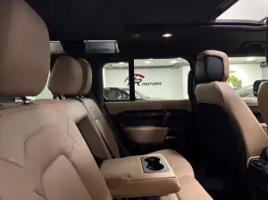 Land Rover Defender 2026 P300e HS