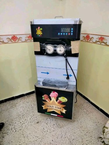 آلة بيع المثلجات