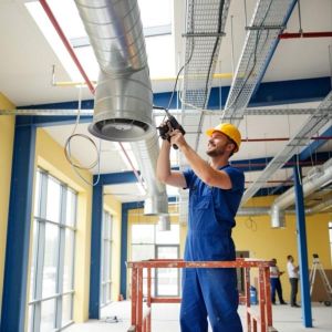 Monteur En Gaine De Ventilation
