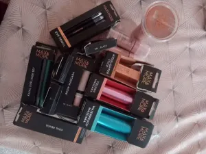 Lot de maquillages