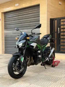 Kawazaki Z900 2025