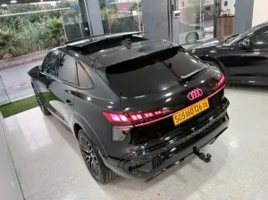 Audi Q3 2026 S-line spotback