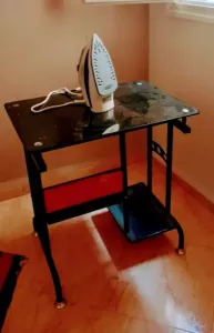 طاولة كومبيوتر