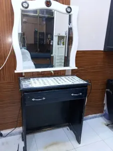 3 Coiffeuses À Vendre
