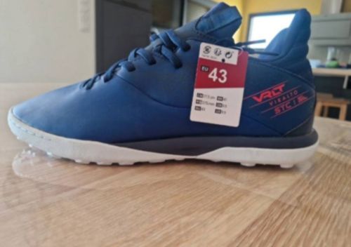 soulier football tous terrain 43