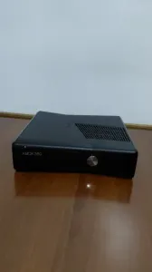 Xbox 360 Slim + 26 Jeux + 2 Manet