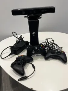 XBOX 360 FLASHÉ AVEC ACCESSORIES