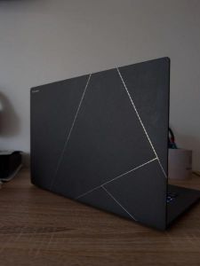 Asus zenbook s16